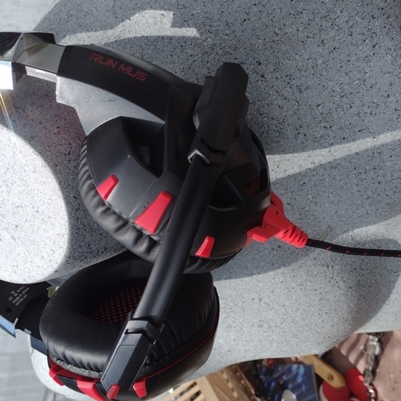 Run MusGaming Headset with Microphone - Black and Red NWOT - Picture 2 of 3